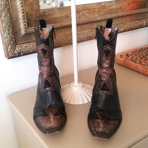 Siren by Mark Nason booties